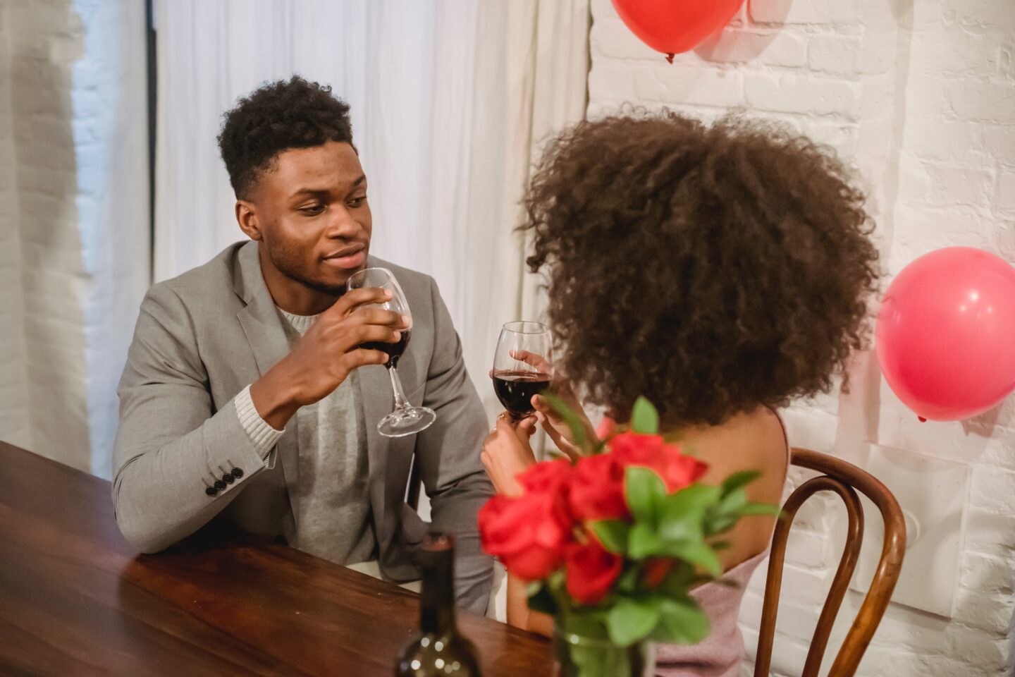 5 Ideas for a Romantic Date Night at Home